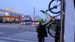 P�i cest� z pr�ce u�et�ili p�ibli�n� tunu CO2