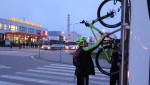 P�i cest� z pr�ce u�et�ili p�ibli�n� tunu CO2